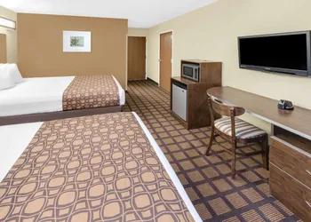 Microtel Inn & Suites by Wyndham Ozark hotel thumbnail 4