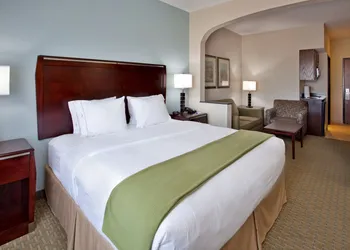 Holiday Inn Express Hotel & Suites Pittsburg by IHG hotel thumbnail 3