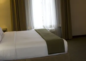 Holiday Inn Express Hotel & Suites Pittsburg by IHG hotel thumbnail 7