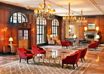 Hotel Roanoke & Conference Ctr, Curio Collection by Hilton hotel thumbnail 2