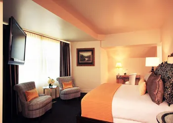 Hotel Roanoke & Conference Ctr, Curio Collection by Hilton hotel thumbnail 7