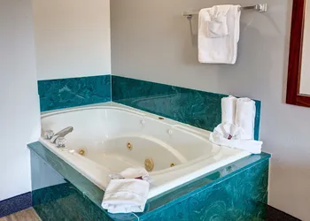 Howard Johnson by Wyndham Branson Theatre District hotel thumbnail 8