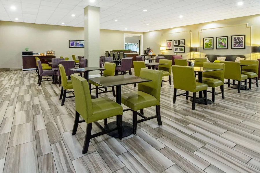 La Quinta Inn & Suites by Wyndham New Orleans Airport hotel detail image 2