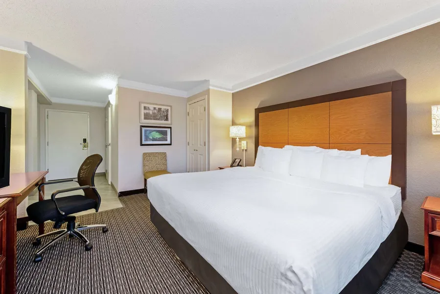 La Quinta Inn & Suites by Wyndham New Orleans Airport hotel detail image 6