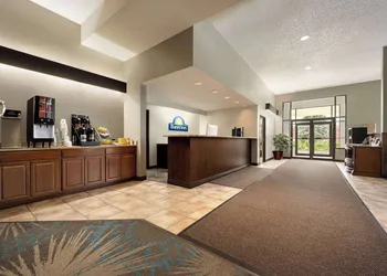 Days Inn by Wyndham Carbondale hotel thumbnail 3