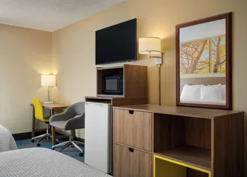 Days Inn by Wyndham Carbondale hotel thumbnail 4