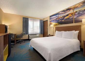 Days Inn by Wyndham Carbondale hotel thumbnail 7