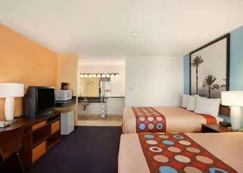 Super 8 by Wyndham Indio hotel thumbnail 4