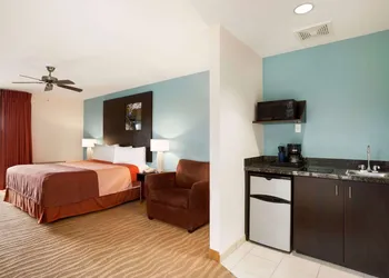 Super 8 by Wyndham Indio hotel thumbnail 7