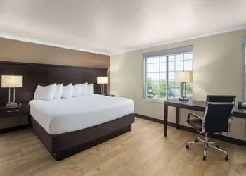 Ramada by Wyndham Moses Lake hotel thumbnail 5