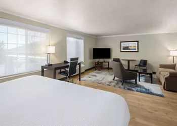 Ramada by Wyndham Moses Lake hotel thumbnail 6