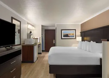 Ramada by Wyndham Moses Lake hotel thumbnail 8
