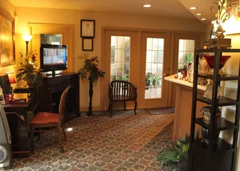 Vineyard Court Designer Suites Hotel hotel thumbnail 2