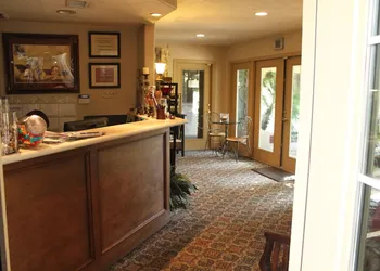 Vineyard Court Designer Suites Hotel hotel thumbnail 3