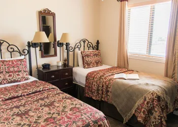 Vineyard Court Designer Suites Hotel hotel thumbnail 7