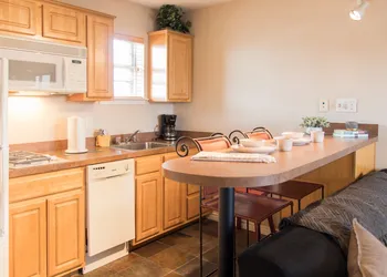 Vineyard Court Designer Suites Hotel hotel thumbnail 8