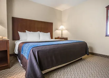 Quality Inn & Suites Dixon near I-88 hotel thumbnail 7