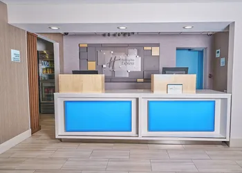 Holiday Inn Express Charleston-Civic Center by IHG hotel thumbnail 3