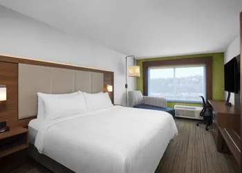 Holiday Inn Express Charleston-Civic Center by IHG hotel thumbnail 7