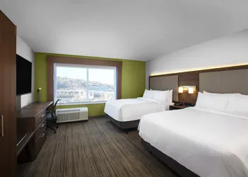Holiday Inn Express Charleston-Civic Center by IHG hotel thumbnail 8