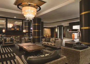Coast Edmonton Plaza Hotel by APA hotel thumbnail 3