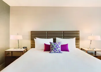 Coast Edmonton Plaza Hotel by APA hotel thumbnail 6