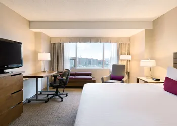 Coast Edmonton Plaza Hotel by APA hotel thumbnail 7