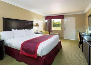 Ramada by Wyndham Lake Placid hotel thumbnail 5