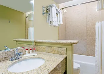 Ramada by Wyndham Lake Placid hotel thumbnail 6