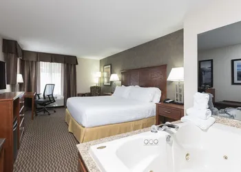 Holiday Inn Express Holland by IHG hotel thumbnail 2