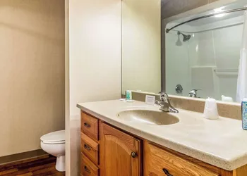 Clarion Inn Cranberry Township hotel thumbnail 7