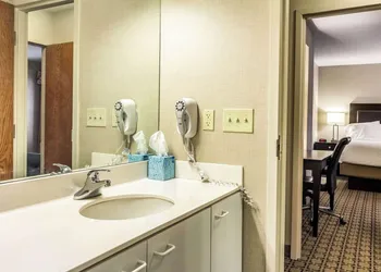 Clarion Inn Cranberry Township hotel thumbnail 8