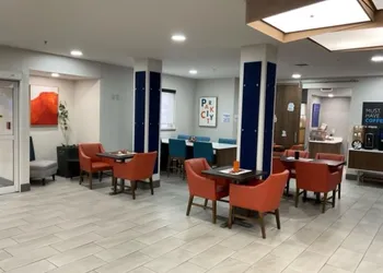 Holiday Inn Express Wichita North - Park City by IHG hotel thumbnail 2