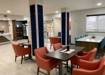 Holiday Inn Express Wichita North - Park City by IHG hotel thumbnail 3