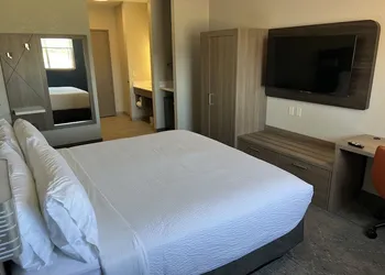 Holiday Inn Express Wichita North - Park City by IHG hotel thumbnail 7