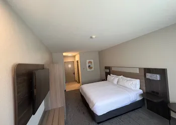 Holiday Inn Express Wichita North - Park City by IHG hotel thumbnail 8