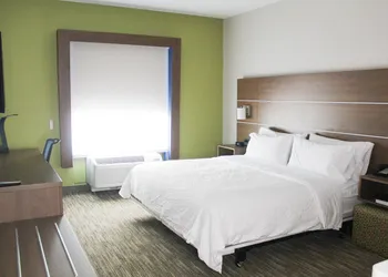 Holiday Inn Express & Suites Martinsville by IHG hotel thumbnail 7