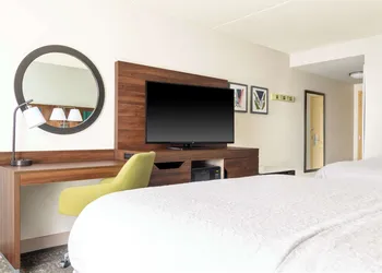 Hampton Inn & Suites Brookings hotel thumbnail 6