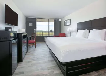 Ramada by Wyndham Diamondhead I-10/Gulfport hotel thumbnail 5