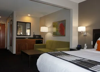 Wingate by Wyndham - Columbia hotel thumbnail 4