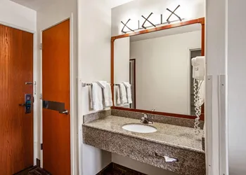 Quality Inn & Suites Vail Valley hotel thumbnail 6