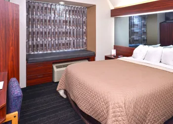 Americas Best Value Inn & Suites Maryville hotel thumbnail 6