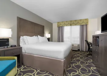 Holiday Inn Express & Suites Ames by IHG hotel thumbnail 2