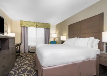 Holiday Inn Express & Suites Ames by IHG hotel thumbnail 4