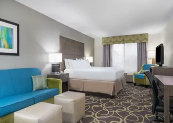 Holiday Inn Express & Suites Ames by IHG hotel thumbnail 6