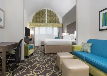 Holiday Inn Express & Suites Ames by IHG hotel thumbnail 8