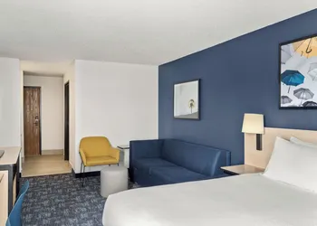 City Express By Marriott Freeport hotel thumbnail 6