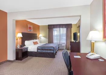 Wingate by Wyndham West Monroe hotel thumbnail 3