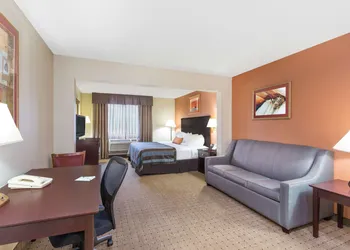 Wingate by Wyndham West Monroe hotel thumbnail 6
