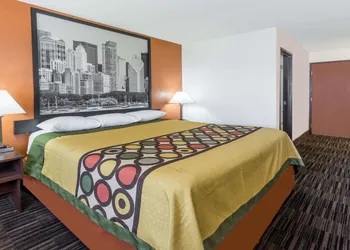 Super 8 by Wyndham Dixon hotel thumbnail 7